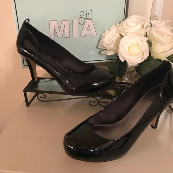 Girl Mia Black Patent Leather Pump - Picture 3 of 7